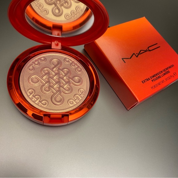 MAC Extra Dimension Skinfinish “Beaming Blush” - Picture 11 of 11